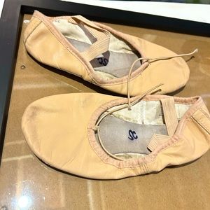 Bloch dance shoes